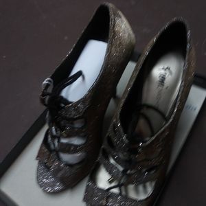 New never used heels